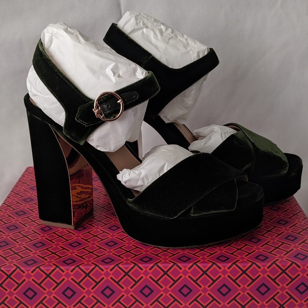 Tory Burch Loretta Banana Leaf Sandals Size 9